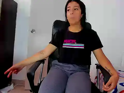 skinnyanai2 online show from December 19, 2025, 3:14 pm