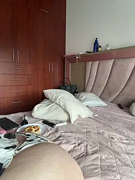 Snapshot of Venus_queenn chatting on December 3, 2025, 3:11 pm Venus queenn online show from December 3, 2025, 3:11 pm