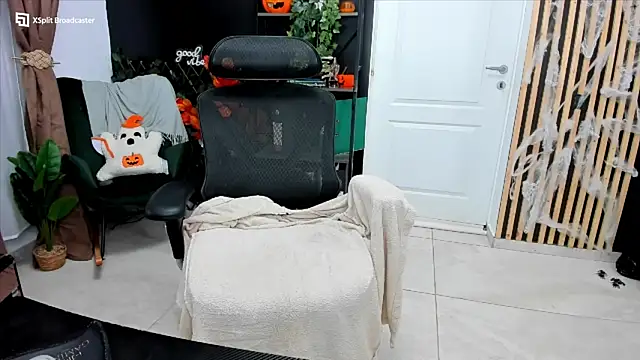 fireflowers  online show from November 4, 2025, 10:02 pm