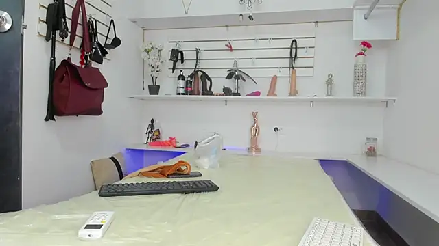 Snapshot of Alejandra_Dunn chatting on September 25, 2025, 1:17 pm Alejandra Dunn online show from September 25, 2025, 1:17 pm