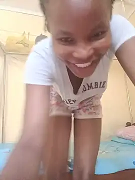 Snapshot of petite_babe chatting on June 12, 2026, 7:39 am petite babe online show from June 12, 2026, 7:39 am