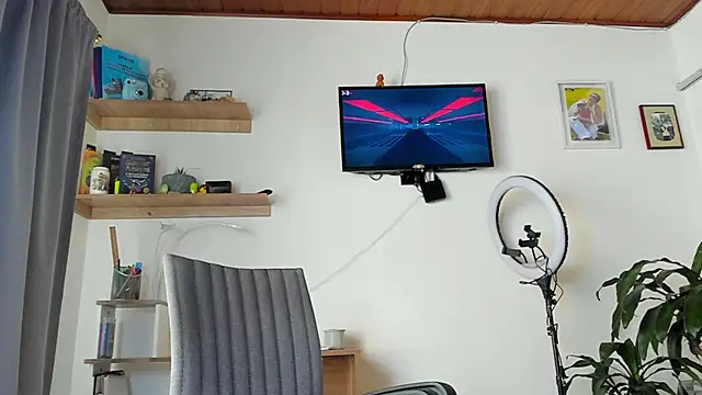 manucute 23  online show from December 3, 2025, 2:38 pm