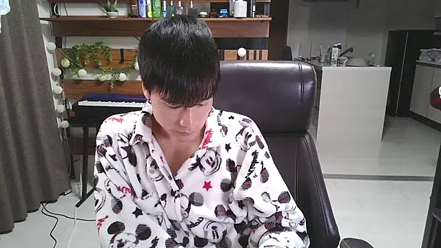 Snapshot of IroManager chatting on October 24, 2025, 12:48 pm IroManager online show from October 24, 2025, 12:48 pm