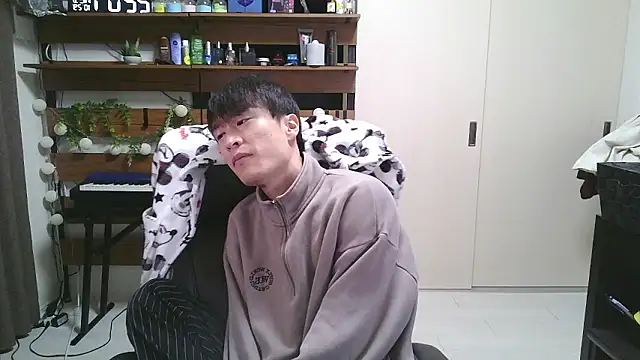 Snapshot of IroManager chatting on October 29, 2025, 1:10 pm IroManager online show from October 29, 2025, 1:10 pm