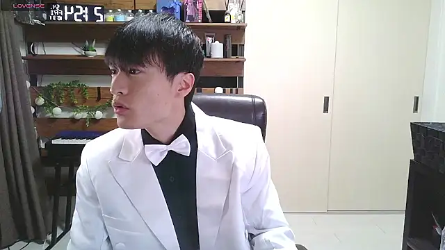 Snapshot of IroManager chatting on October 31, 2025, 12:57 pm IroManager online show from October 31, 2025, 12:57 pm