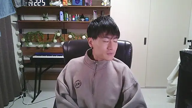 Snapshot of IroManager chatting on October 11, 2025, 5:58 pm IroManager online show from October 11, 2025, 5:58 pm