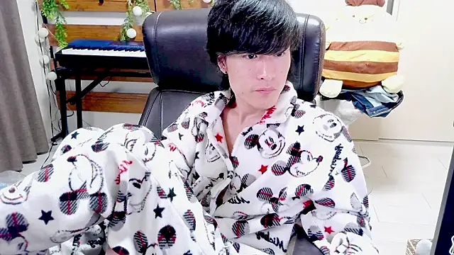 Snapshot of IroManager chatting on April 5, 2026, 8:04 pm IroManager online show from April 5, 2026, 8:04 pm