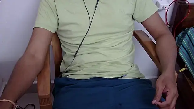 Snapshot of The_SHY_uncut chatting on February 1, 2025, 1:51 pm The SHY uncut online show from February 1, 2025, 1:51 pm