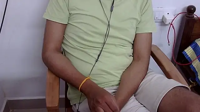 Snapshot of The_SHY_uncut chatting on January 14, 2025, 1:17 pm The SHY uncut online show from January 14, 2025, 1:17 pm