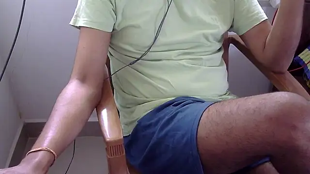 Snapshot of The_SHY_uncut chatting on March 2, 2025, 5:54 am The SHY uncut online show from March 2, 2025, 5:54 am