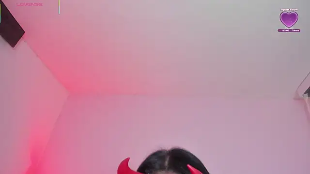 Oriana Guzman online show from October 31, 2025, 7:32 pm