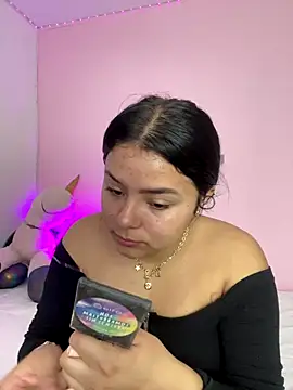 Oriana Guzman online show from November 16, 2025, 11:41 pm