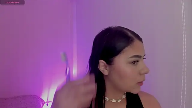 Snapshot of Oriana_Guzman chatting on April 11, 2026, 2:41 am Oriana Guzman online show from April 11, 2026, 2:41 am