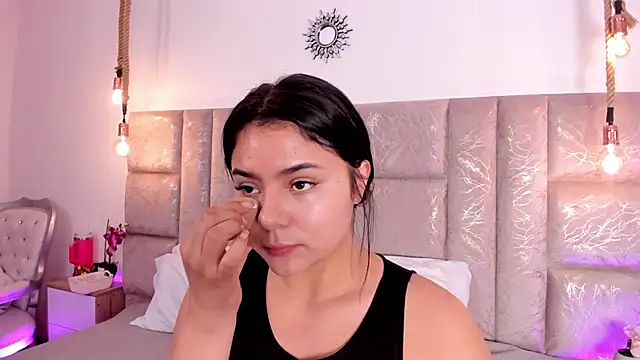 Snapshot of Oriana_Guzman chatting on June 12, 2026, 6:22 am Oriana Guzman online show from June 12, 2026, 6:22 am