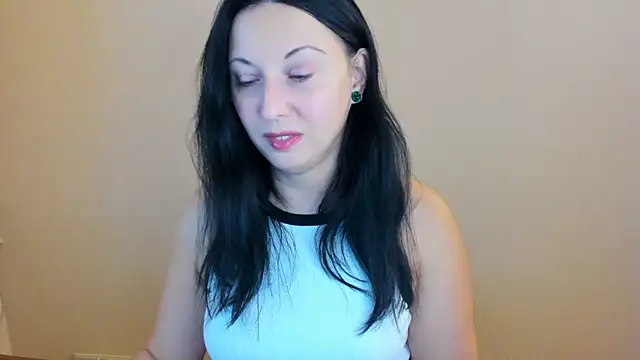 Snapshot of Wife4Cuck chatting on October 18, 2025, 1:35 pm Wife4Cuck online show from October 18, 2025, 1:35 pm