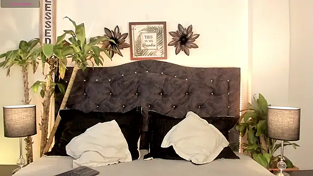 candy canne   online show from February 21, 2025, 5:31 pm