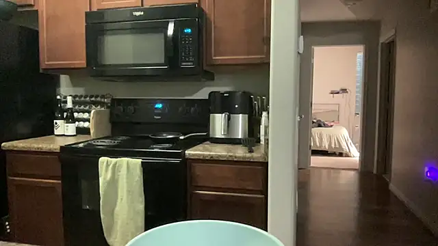 NatalieKneals online show from January 3, 2025, 6:44 am