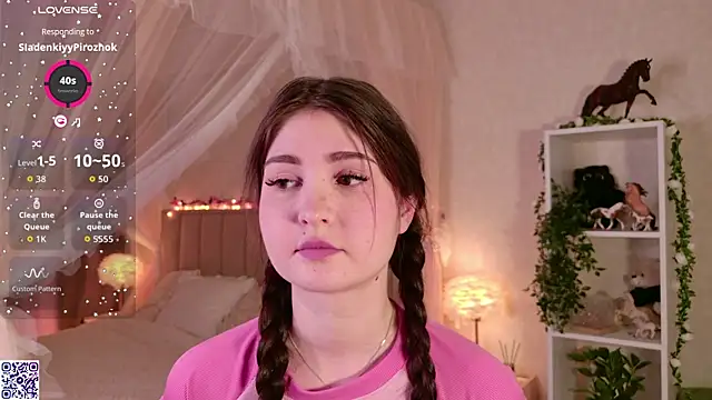 Snapshot of LeraKit chatting on December 1, 2025, 2:18 pm LeraKit online show from December 1, 2025, 2:18 pm