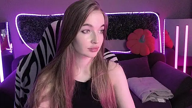 Snapshot of LissaCain chatting on November 22, 2025, 7:51 am LissaCain online show from November 22, 2025, 7:51 am