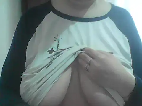 Snapshot of AnaXBerry chatting on March 23, 2026, 6:46 am AnaXBerry online show from March 23, 2026, 6:46 am