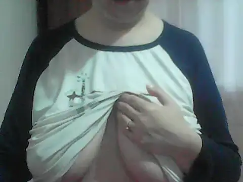 Snapshot of AnaXBerry chatting on March 5, 2026, 6:21 am AnaXBerry online show from March 5, 2026, 6:21 am