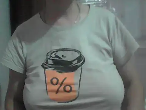 Snapshot of AnaXBerry chatting on July 6, 2026, 5:48 pm AnaXBerry online show from July 6, 2026, 5:48 pm