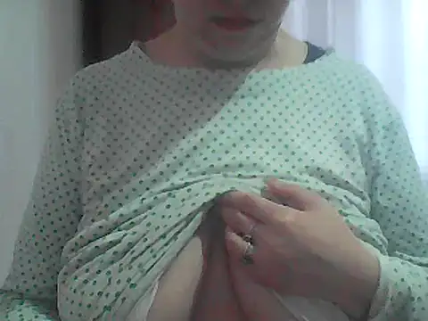 Snapshot of AnaXBerry chatting on February 10, 2026, 7:07 am AnaXBerry online show from February 10, 2026, 7:07 am