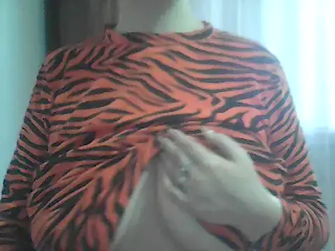 Snapshot of AnaXBerry chatting on February 20, 2026, 6:26 am AnaXBerry online show from February 20, 2026, 6:26 am