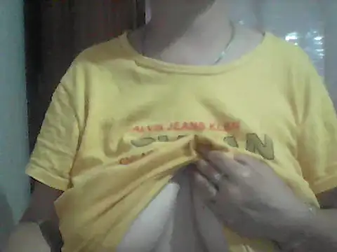 Snapshot of AnaXBerry chatting on June 25, 2026, 6:24 pm AnaXBerry online show from June 25, 2026, 6:24 pm