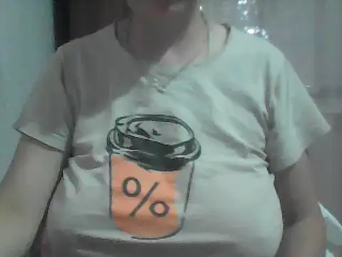 Snapshot of AnaXBerry chatting on July 9, 2026, 5:45 pm AnaXBerry online show from July 9, 2026, 5:45 pm