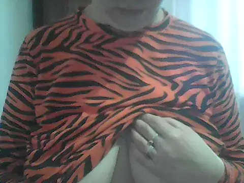 Snapshot of AnaXBerry chatting on February 20, 2026, 6:19 am AnaXBerry online show from February 20, 2026, 6:19 am