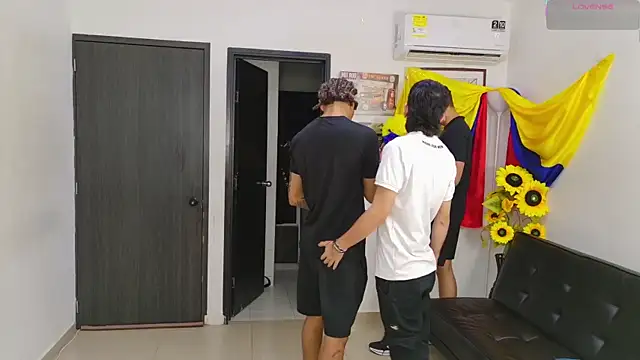 Snapshot of badguyss_bisex chatting on July 13, 2026, 11:09 am badguyss bisex online show from July 13, 2026, 11:09 am