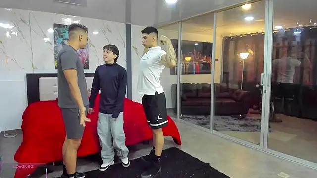 Snapshot of badguyss_bisex chatting on March 8, 2026, 11:35 am badguyss bisex online show from March 8, 2026, 11:35 am