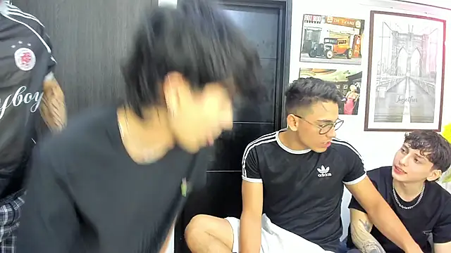 Snapshot of badguyss_bisex chatting on March 16, 2026, 12:29 am badguyss bisex online show from March 16, 2026, 12:29 am