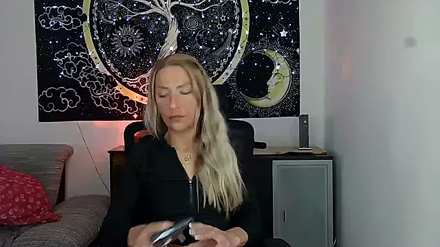 SexxyLiviaa online show from May 7, 2026, 4:43 pm