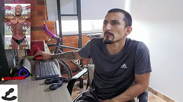 Snapshot of Marck_Muscle chatting on July 3, 2026, 8:04 pm Marck Muscle online show from July 3, 2026, 8:04 pm