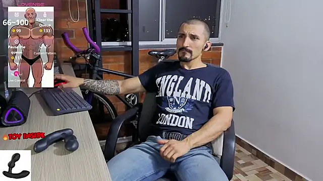 Snapshot of Marck_Muscle chatting on June 11, 2026, 12:32 am Marck Muscle online show from June 11, 2026, 12:32 am