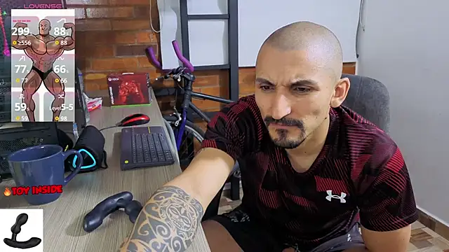 Snapshot of Marck_Muscle chatting on June 3, 2026, 11:42 pm Marck Muscle online show from June 3, 2026, 11:42 pm