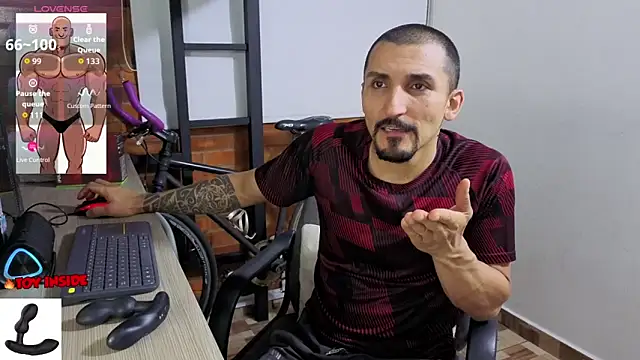 Snapshot of Marck_Muscle chatting on June 17, 2026, 11:47 pm Marck Muscle online show from June 17, 2026, 11:47 pm