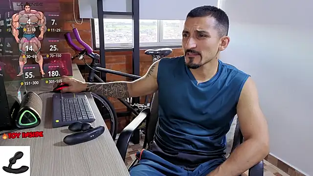 Snapshot of Marck_Muscle chatting on July 15, 2026, 11:01 pm Marck Muscle online show from July 15, 2026, 11:01 pm