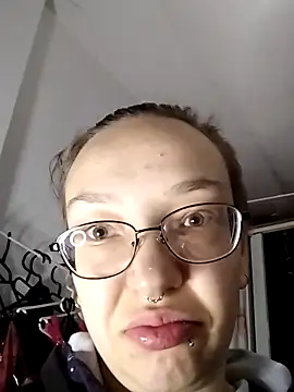 Isabella Geney online show from November 22, 2025, 1:26 am