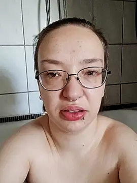 Isabella Geney online show from November 22, 2025, 2:05 pm