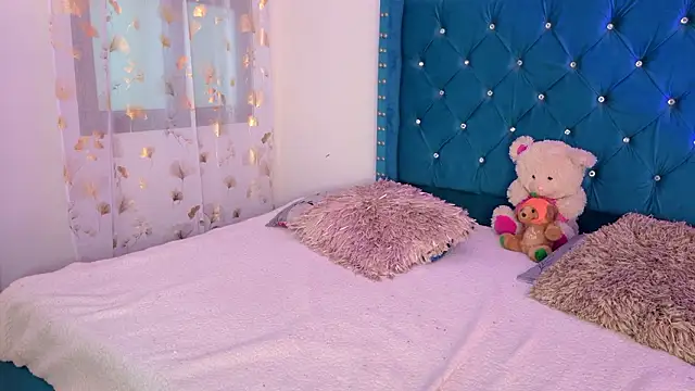 Lilly Peach22 online show from February 26, 2026, 3:39 am