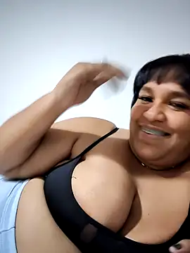 Snapshot of Mia_Adell_11 chatting on February 3, 2025, 4:25 am Mia Adell 11 online show from February 3, 2025, 4:25 am