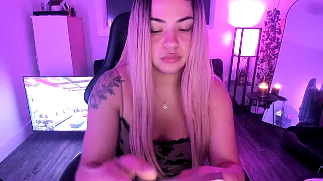 MelSaunders online show from November 9, 2025, 1:53 am