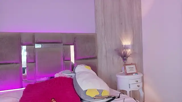 AbrilBrent online show from February 17, 2026, 8:06 pm