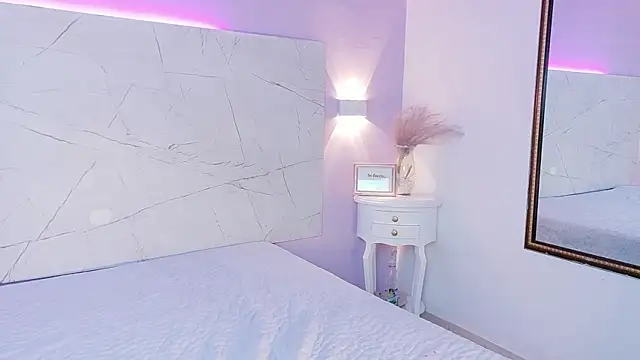 Snapshot of AbrilBrent chatting on November 29, 2025, 7:58 pm AbrilBrent online show from November 29, 2025, 7:58 pm