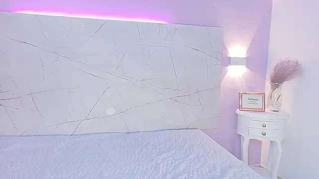 Snapshot of AbrilBrent chatting on December 5, 2025, 7:45 pm AbrilBrent online show from December 5, 2025, 7:45 pm