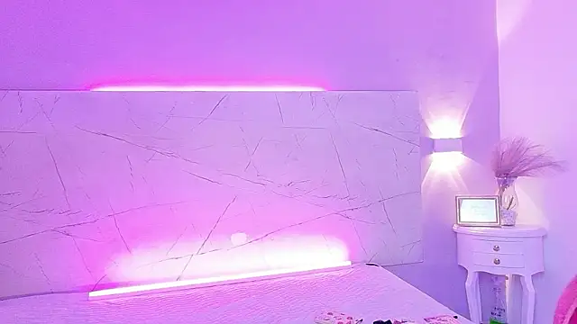 Snapshot of AbrilBrent chatting on November 18, 2025, 7:50 pm AbrilBrent online show from November 18, 2025, 7:50 pm