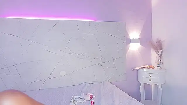 Snapshot of AbrilBrent chatting on November 6, 2025, 7:51 pm AbrilBrent online show from November 6, 2025, 7:51 pm